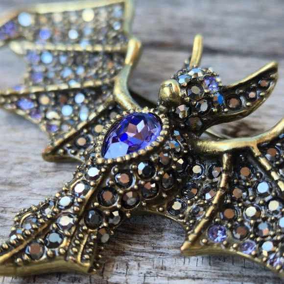 HEIDI DAUS Swarovski Crystal BAT Brooch Pin Mint Original Box Halloween Designer - Picture 11 of 16